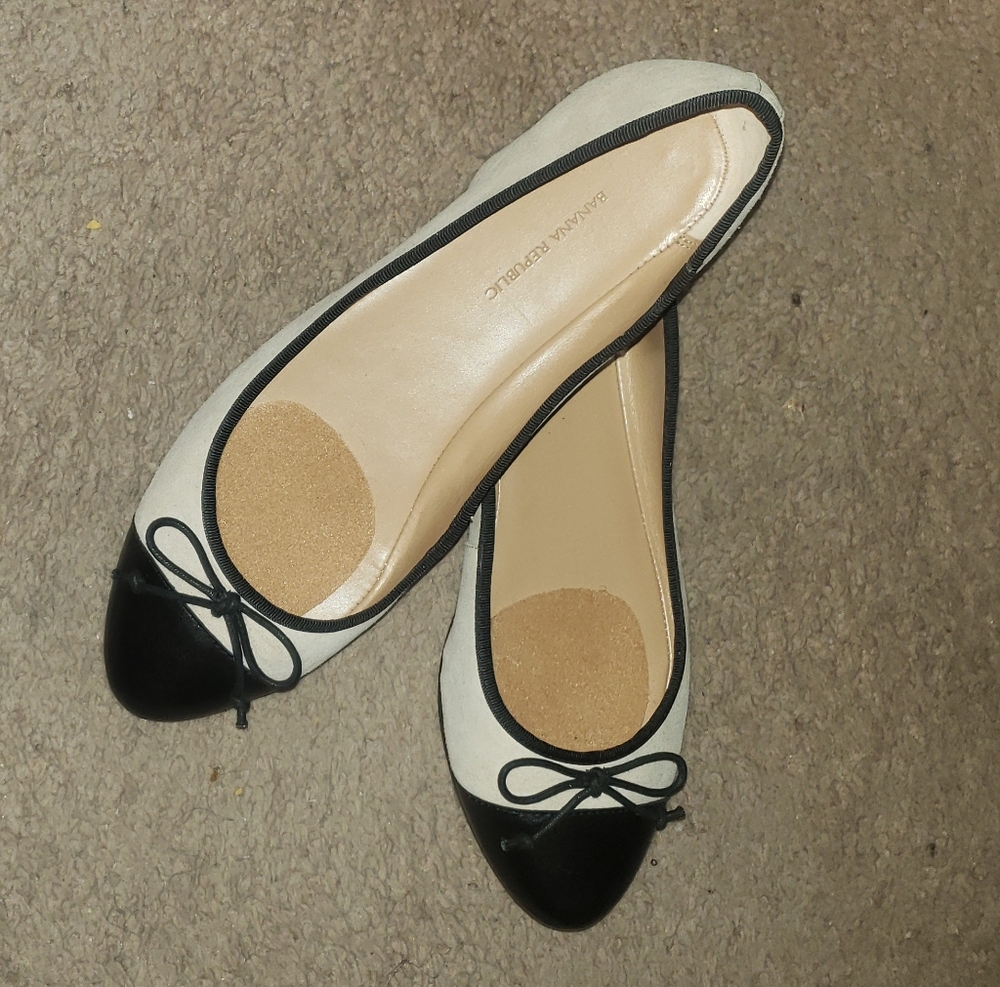 Banana Republic light tan & black suede ballet flats